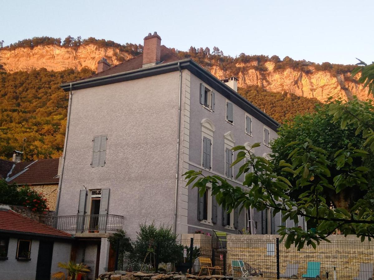 A Deux Pas Du Rheby Hotel Villebois Ngoại thất bức ảnh