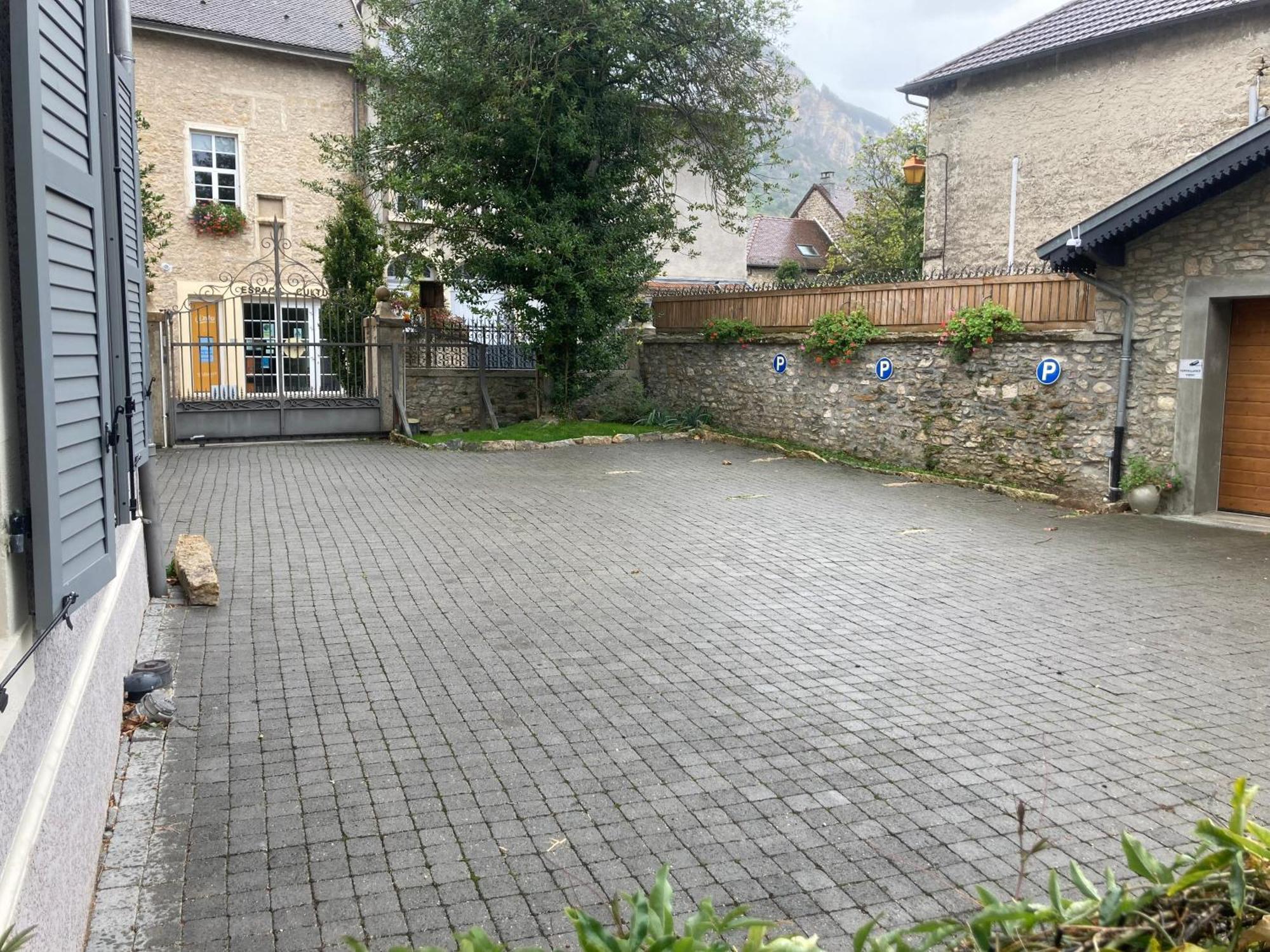A Deux Pas Du Rheby Hotel Villebois Ngoại thất bức ảnh